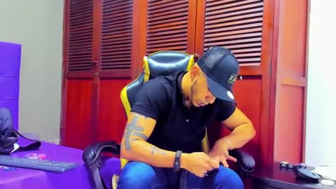 Snapshot of cristophertompson chatting on February 11, 4:13 pm Say me Cris online show from February 11, 4:13 pm