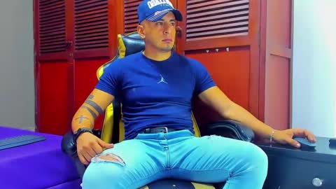 Snapshot of cristophertompson chatting on February 18, 12:49 pm Say me Cris online show from February 18, 12:49 pm