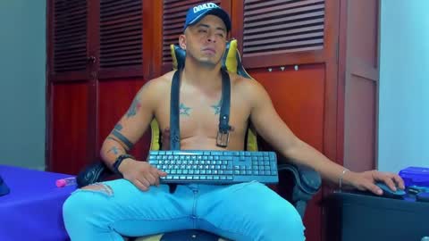 Snapshot of cristophertompson chatting on February 18, 3:54 pm Say me Cris online show from February 18, 3:54 pm