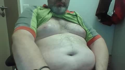 Snapshot of crouch1 chatting on May 14, 10:33 am Crouch1 online show from May 14, 10:33 am