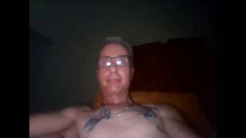 Snapshot of crucut80 chatting on December 13, 9:52 pm Crucut online show from December 13, 9:52 pm