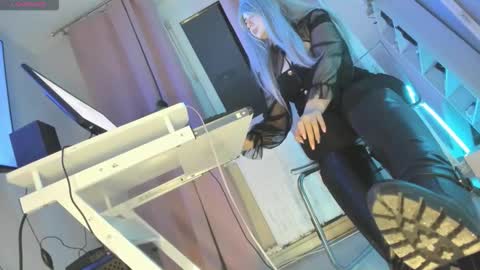 Snapshot of cruel_siren chatting on October 1, 6:58 pm Cruel Siren online show from October 1, 6:58 pm