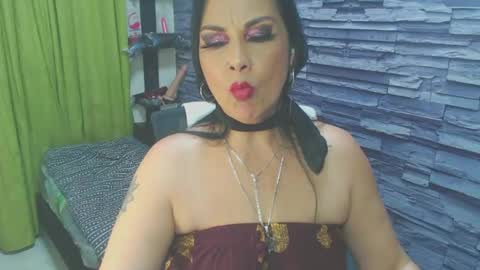 cruela_deviil online show from December 3, 11:46 pm