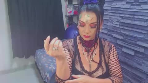 cruela_deviil online show from October 17, 11:07 pm