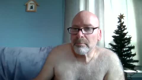 Snapshot of cruising_guy chatting on October 26, 12:55 pm fun guy online show from October 26, 12:55 pm