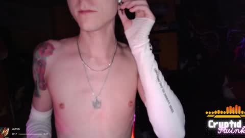 Snapshot of cryptidtwink chatting on December 11, 6:36 am CryptidTwink online show from December 11, 6:36 am