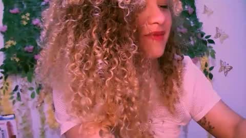 Snapshot of crysrus chatting on February 10, 12:37 am crysrus online show from February 10, 12:37 am