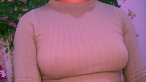 Snapshot of crysrus chatting on February 16, 10:28 pm crysrus online show from February 16, 10:28 pm