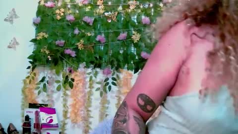 Snapshot of crysrus chatting on March 1, 7:38 pm crysrus online show from March 1, 7:38 pm