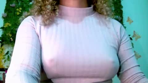 Snapshot of crysrus chatting on March 8, 2:54 pm crysrus online show from March 8, 2:54 pm