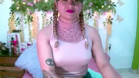 Snapshot of crysrus chatting on March 22, 12:47 am crysrus online show from March 22, 12:47 am