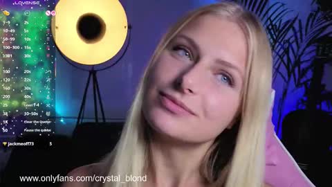 Snapshot of crystal_blond chatting on September 25, 8:01 pm Crystal online show from September 25, 8:01 pm