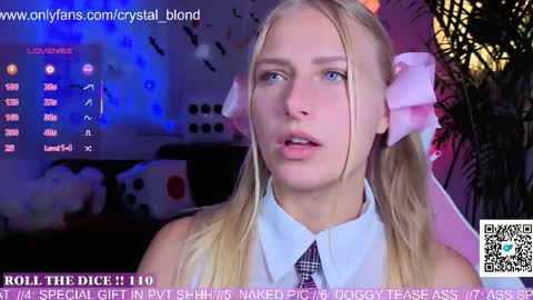 Snapshot of crystal_blond chatting on October 8, 7:44 pm Crystal online show from October 8, 7:44 pm