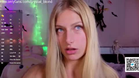 Snapshot of crystal_blond chatting on October 18, 7:03 pm Crystal online show from October 18, 7:03 pm