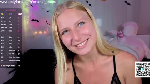 Snapshot of crystal_blond chatting on October 21, 7:25 pm Crystal online show from October 21, 7:25 pm