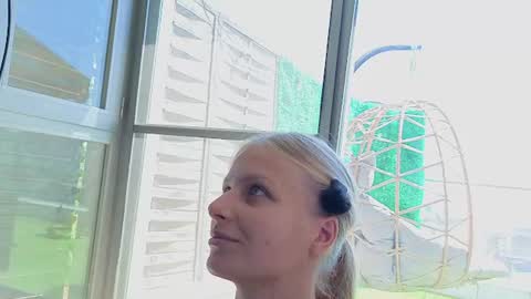 Snapshot of crystal_blond chatting on July 12, 2:41 pm Crystal online show from July 12, 2:41 pm