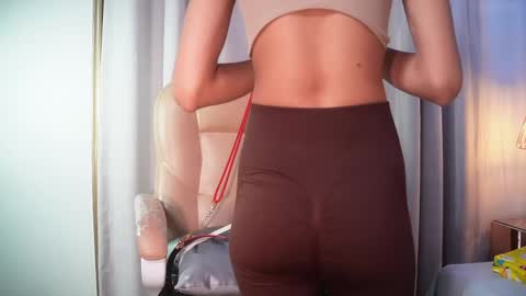 Snapshot of crystal_gilton chatting on May 15, 7:10 pm crystal_gilton online show from May 15, 7:10 pm