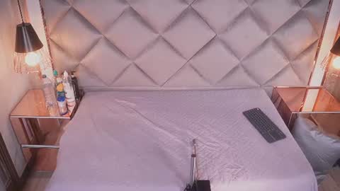 Snapshot of crystal_gilton chatting on July 13, 7:05 pm crystal_gilton online show from July 13, 7:05 pm