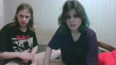 Snapshot of crystal_porn_love chatting on December 4, 8:18 pm Crystal and Marcl online show from December 4, 8:18 pm