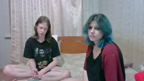 Snapshot of crystal_porn_love chatting on December 11, 9:45 pm Crystal and Marcl online show from December 11, 9:45 pm
