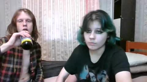 Snapshot of crystal_porn_love chatting on February 2, 9:19 am Crystal and Marcl online show from February 2, 9:19 am
