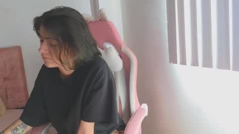 Snapshot of crystal_starx chatting on November 21, 3:33 pm Crystal Blaze online show from November 21, 3:33 pm