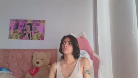 Snapshot of crystal_starx chatting on November 22, 3:11 pm Crystal Blaze online show from November 22, 3:11 pm