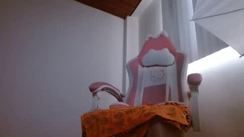 Snapshot of crystal_starx chatting on December 16, 11:37 am Crystal Blaze online show from December 16, 11:37 am