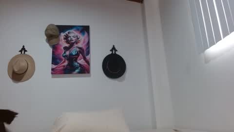 Snapshot of crystal_starx chatting on February 6, 9:29 pm Crystal Blaze online show from February 6, 9:29 pm
