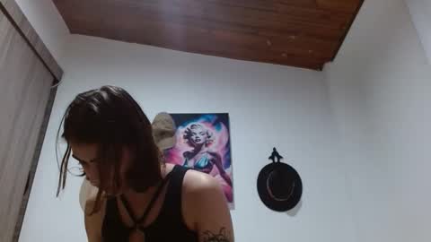 Snapshot of crystal_starx chatting on February 11, 3:11 am Crystal Blaze online show from February 11, 3:11 am