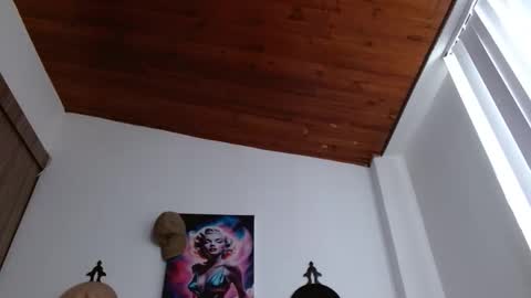 Snapshot of crystal_starx chatting on February 15, 11:52 am Crystal Blaze online show from February 15, 11:52 am