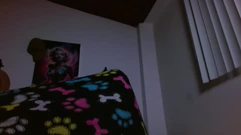 Snapshot of crystal_starx chatting on February 21, 9:10 am Crystal Blaze online show from February 21, 9:10 am