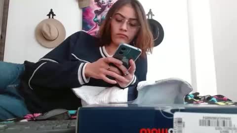 Snapshot of crystal_starx chatting on February 27, 1:44 pm Crystal Blaze online show from February 27, 1:44 pm