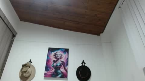 Snapshot of crystal_starx chatting on March 3, 10:21 am Crystal Blaze online show from March 3, 10:21 am
