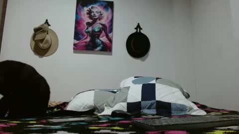 Snapshot of crystal_starx chatting on March 8, 11:14 am Crystal Blaze online show from March 8, 11:14 am