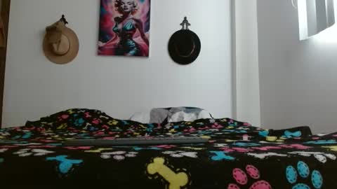Snapshot of crystal_starx chatting on March 9, 12:53 pm Crystal Blaze online show from March 9, 12:53 pm