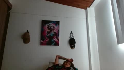 Snapshot of crystal_starx chatting on April 15, 3:08 pm Crystal Blaze online show from April 15, 3:08 pm