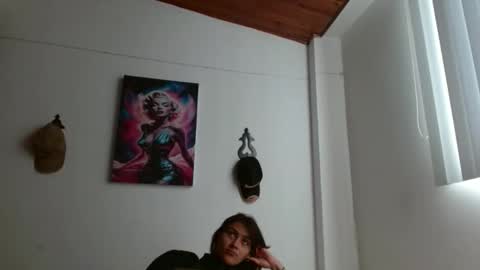 Snapshot of crystal_starx chatting on April 16, 4:52 pm Crystal Blaze online show from April 16, 4:52 pm