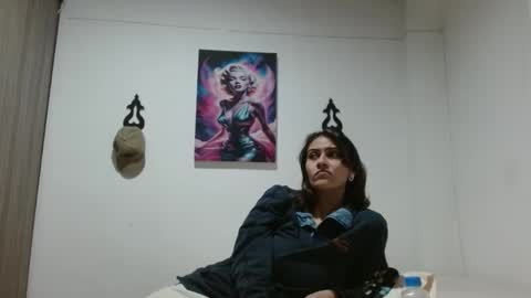 Snapshot of crystal_starx chatting on April 21, 2:48 am Crystal Blaze online show from April 21, 2:48 am