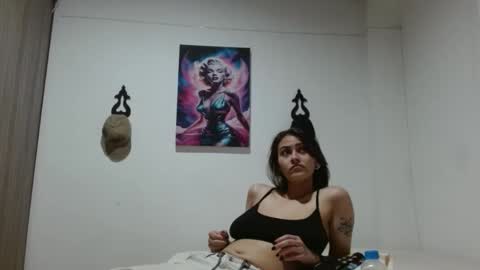 Snapshot of crystal_starx chatting on April 21, 2:51 am Crystal Blaze online show from April 21, 2:51 am