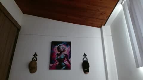 Snapshot of crystal_starx chatting on May 2, 7:08 pm Crystal Blaze online show from May 2, 7:08 pm