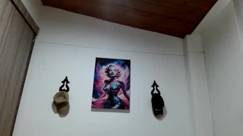 Snapshot of crystal_starx chatting on May 11, 10:07 pm Crystal Blaze online show from May 11, 10:07 pm