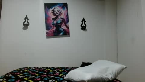 Snapshot of crystal_starx chatting on June 13, 5:38 am Crystal Blaze online show from June 13, 5:38 am