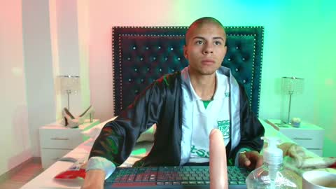 Crystal y Thiago online show from January 18, 9:45 am