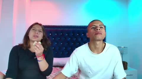 Crystal y Thiago online show from January 19, 1:53 am
