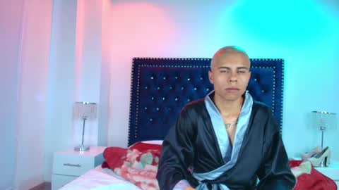 Crystal y Thiago online show from January 19, 2:06 pm