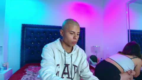 Crystal y Thiago online show from January 21, 3:15 am