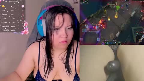 Snapshot of crystal_velvet01 chatting on December 5, 3:48 am crystal online show from December 5, 3:48 am