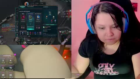 Snapshot of crystal_velvet01 chatting on January 8, 2:46 am crystal online show from January 8, 2:46 am