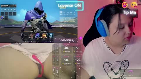 Snapshot of crystal_velvet01 chatting on January 22, 3:52 am crystal online show from January 22, 3:52 am